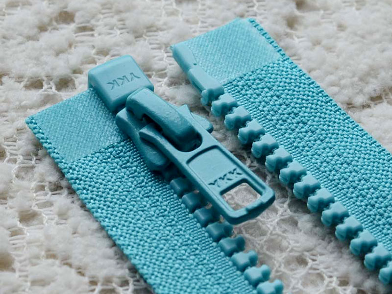 塑料拉鏈和尼龍拉鏈哪種比較好呢？區(qū)別對(duì)比！